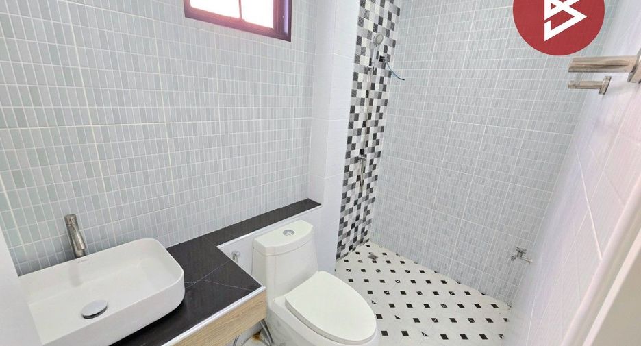 For sale 3 bedrooms townhouse in Kamphaeng Saen, Nakhon Pathom