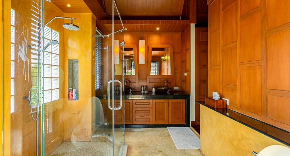 For sale 4 bedrooms villa in Jomtien, Pattaya