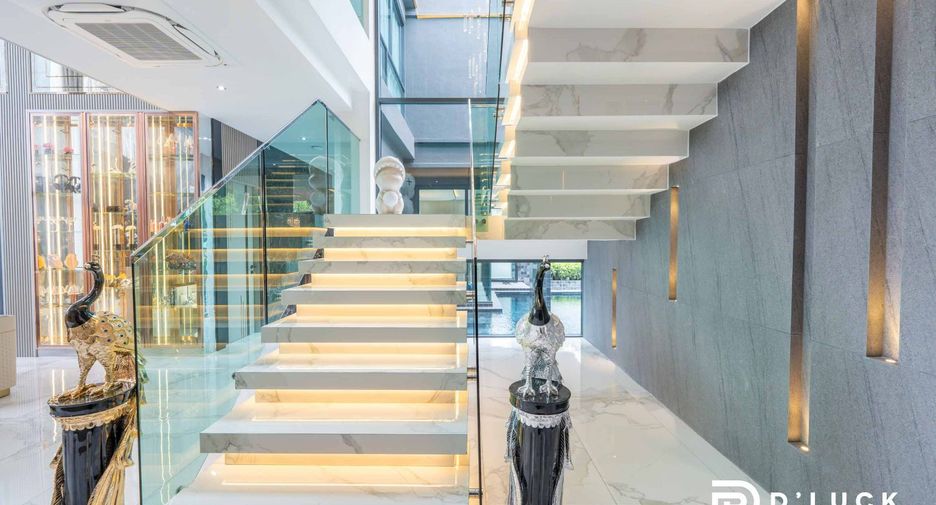 For sale 5 bedrooms villa in East Pattaya, Pattaya