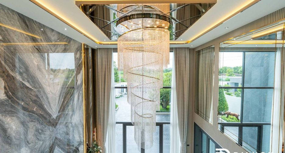 For sale 5 bedrooms villa in East Pattaya, Pattaya