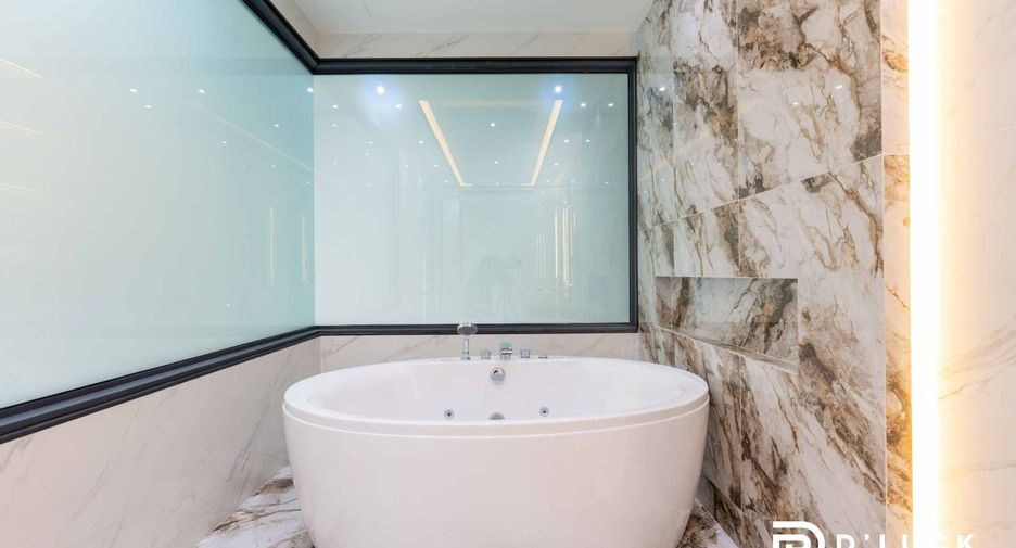 For sale 5 bedrooms villa in East Pattaya, Pattaya