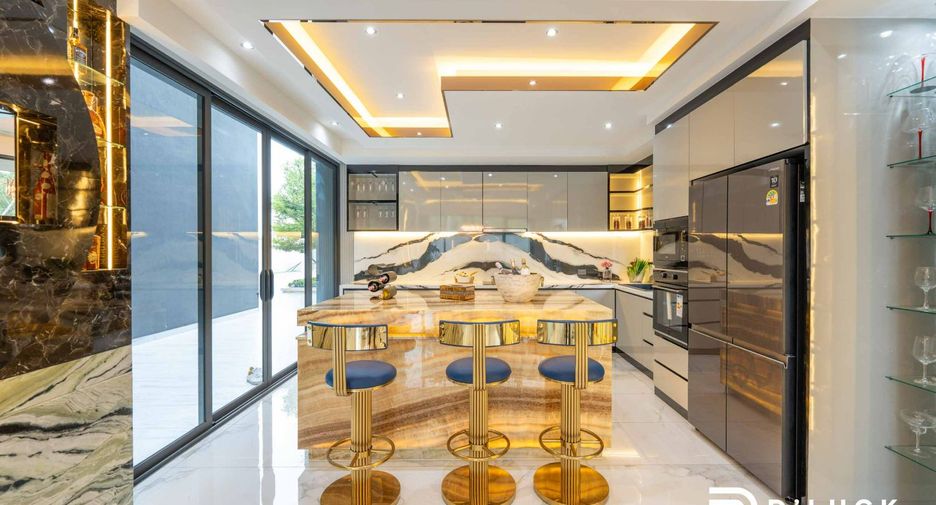 For sale 5 bedrooms villa in East Pattaya, Pattaya