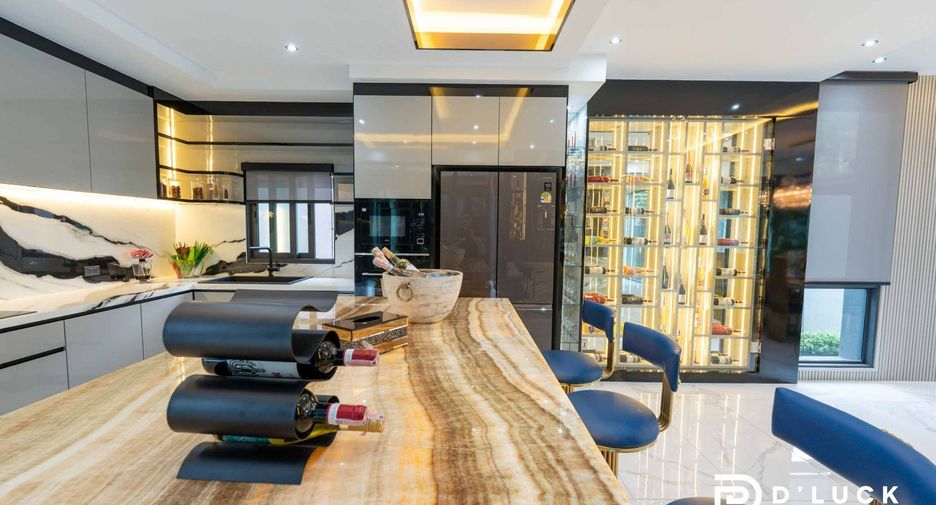 For sale 5 bedrooms villa in East Pattaya, Pattaya