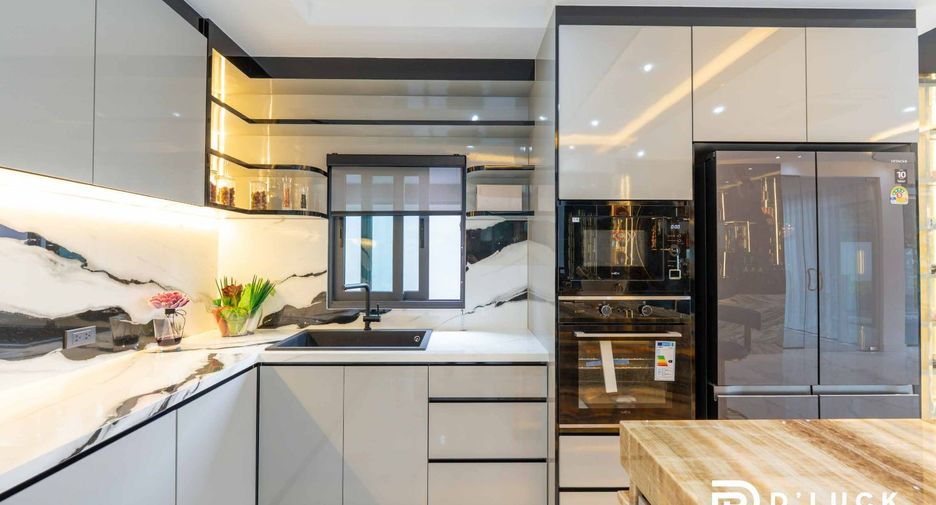 For sale 5 bedrooms villa in East Pattaya, Pattaya