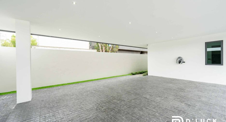 For sale 5 bedrooms villa in East Pattaya, Pattaya