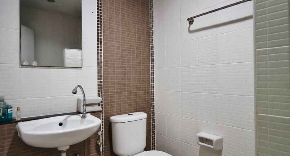 Casa adosada en venta de 2 habitaciones en Mueang Chon Buri, Chonburi