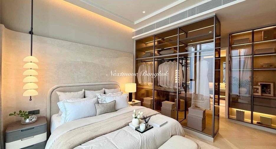 For sale 3 bedrooms condo in Khlong Toei, Bangkok
