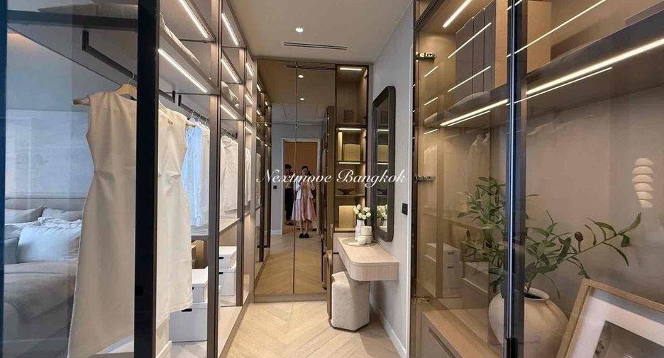 For sale 3 bedrooms condo in Khlong Toei, Bangkok