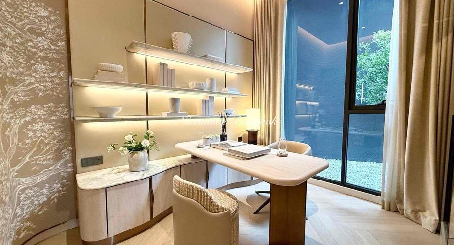 For sale 3 bedrooms condo in Khlong Toei, Bangkok
