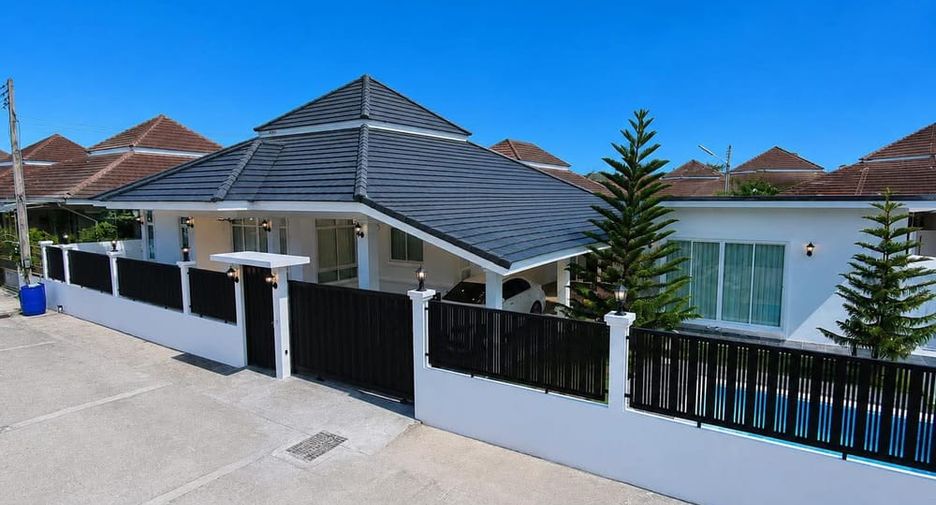 For sale 4 bedrooms villa in East Pattaya, Pattaya