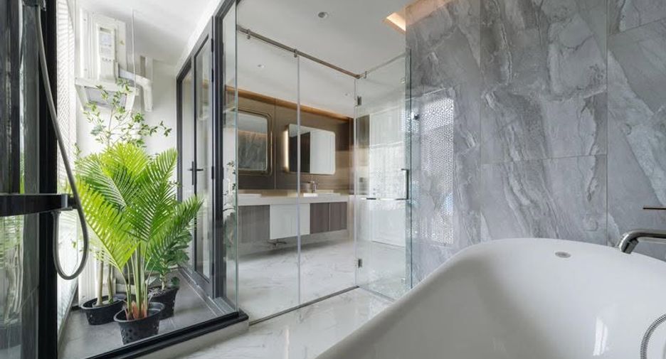 For rent and for sale 3 bedrooms house in Watthana, Bangkok