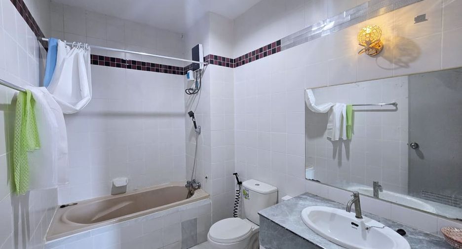 For sale 5 bedrooms villa in East Pattaya, Pattaya