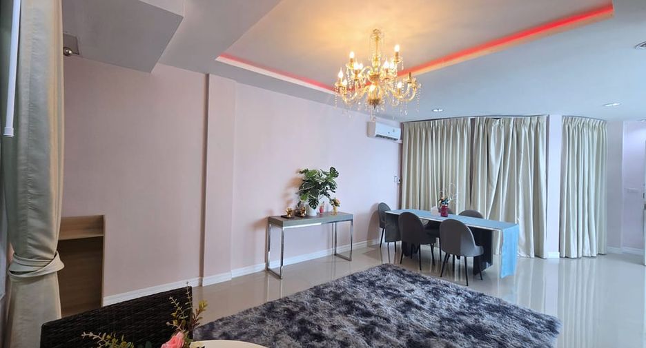 For sale 5 bedrooms villa in East Pattaya, Pattaya