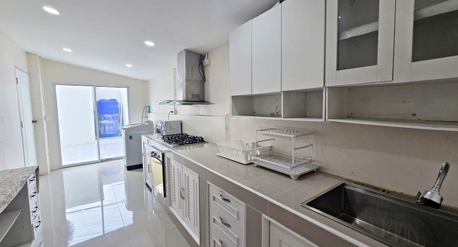 For sale 5 bedrooms villa in East Pattaya, Pattaya
