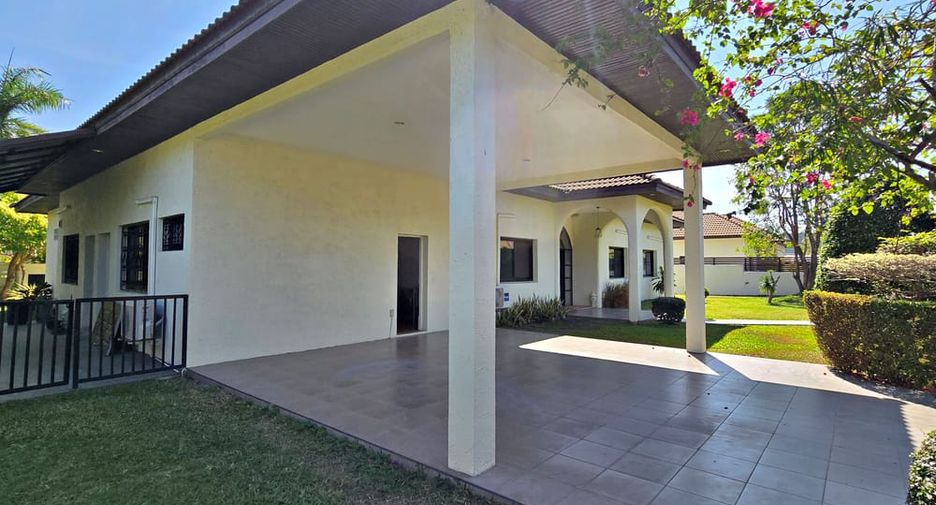 À louer 4 chambres villa à East Pattaya, Pattaya