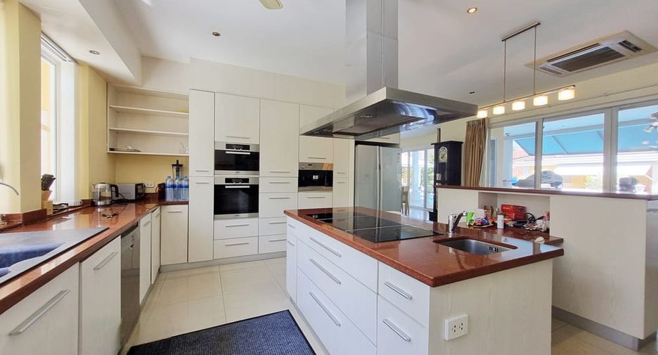 For rent 8 ベッドルーム villa in East Pattaya, Pattaya