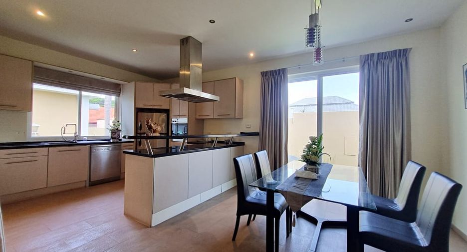 For rent 8 ベッドルーム villa in East Pattaya, Pattaya