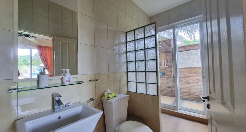 For rent 8 ベッドルーム villa in East Pattaya, Pattaya