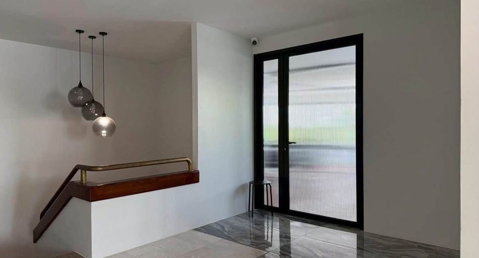 Gewerbefläche zur Miete mit 3 Zimmer in Watthana, Bangkok
