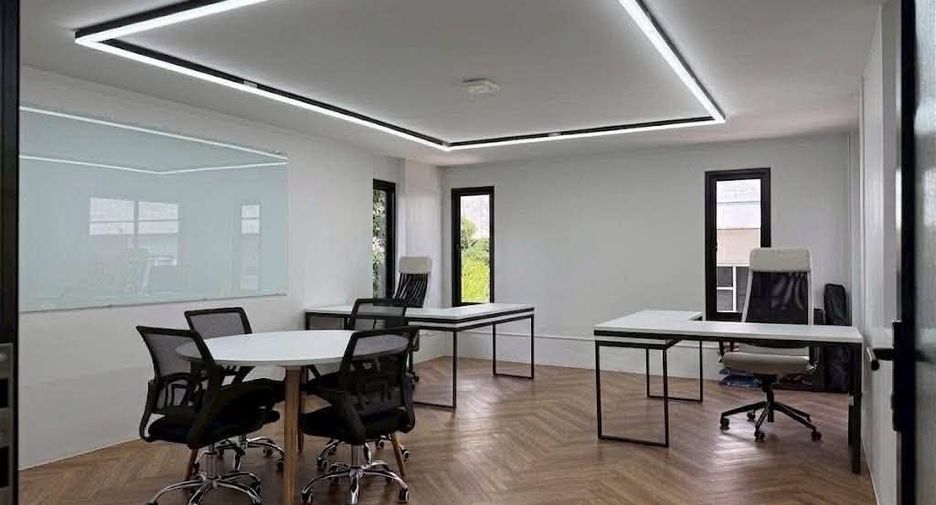 Gewerbefläche zur Miete mit 3 Zimmer in Watthana, Bangkok