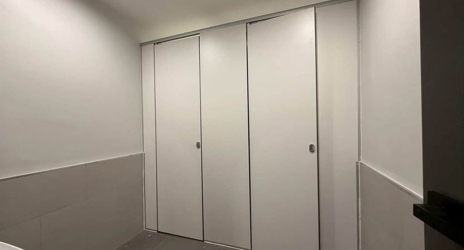 Gewerbefläche zur Miete mit 3 Zimmer in Watthana, Bangkok