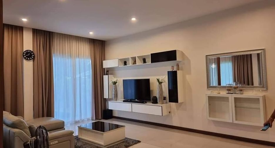 Villa en alquiler de 3 habitaciones en Huay Yai, Pattaya