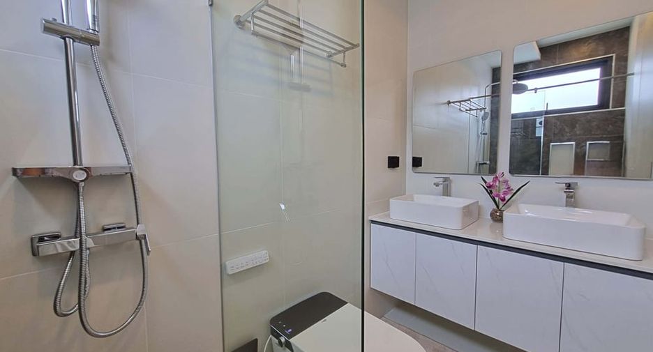 For sale 3 bedrooms villa in East Pattaya, Pattaya