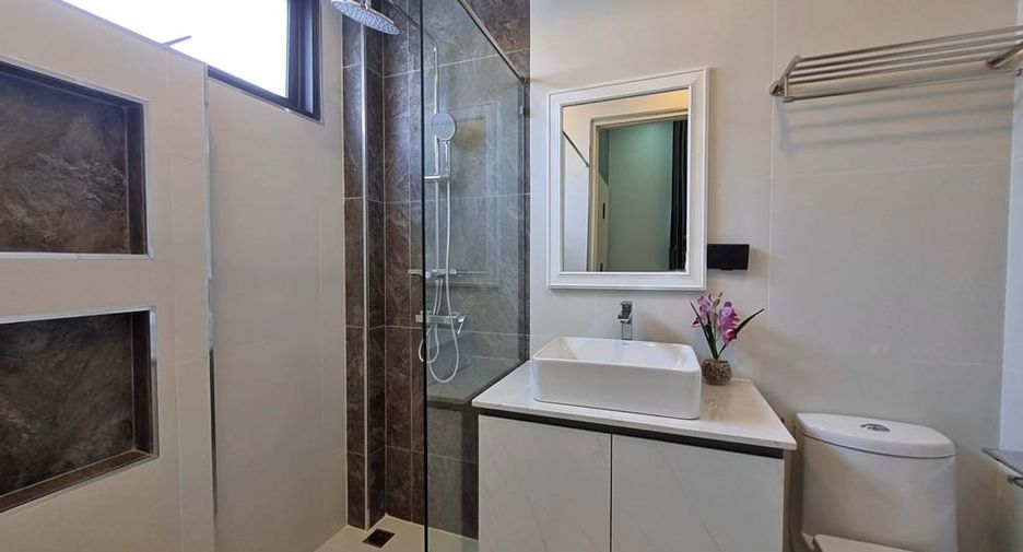 For sale 3 bedrooms villa in East Pattaya, Pattaya