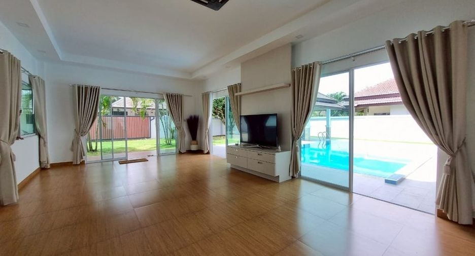 For sale 3 bedrooms villa in Huay Yai, Pattaya