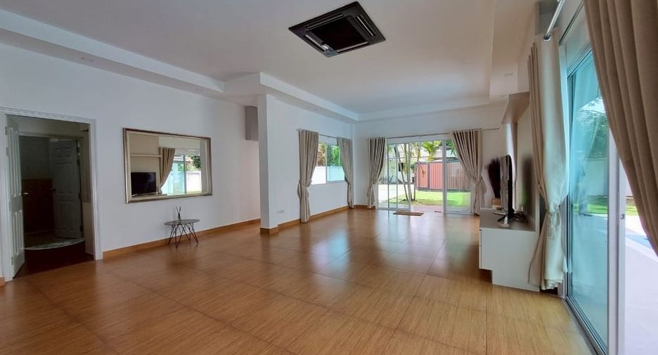 For sale 3 bedrooms villa in Huay Yai, Pattaya