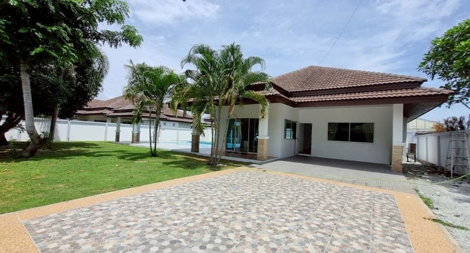 For sale 3 bedrooms villa in Huay Yai, Pattaya