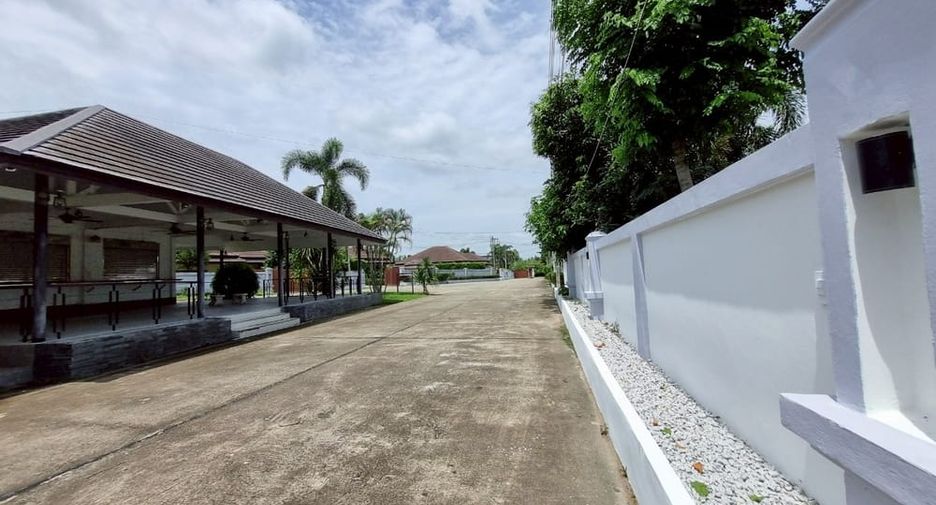 For sale 3 bedrooms villa in Huay Yai, Pattaya