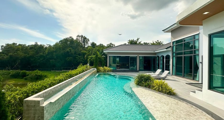 À vendre 4 chambres villa à East Pattaya, Pattaya