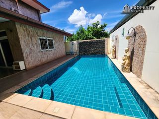 Villa en alquiler y en venta de 3 habitaciones en Bang Lamung, Chonburi