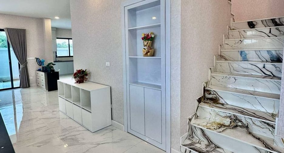 For sale 6 bedrooms villa in East Pattaya, Pattaya