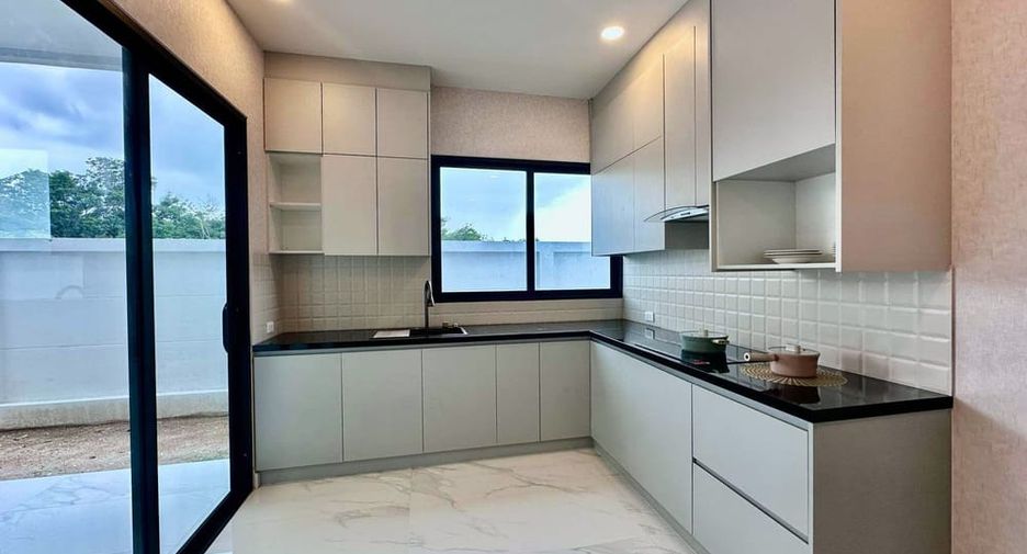 For sale 6 bedrooms villa in East Pattaya, Pattaya