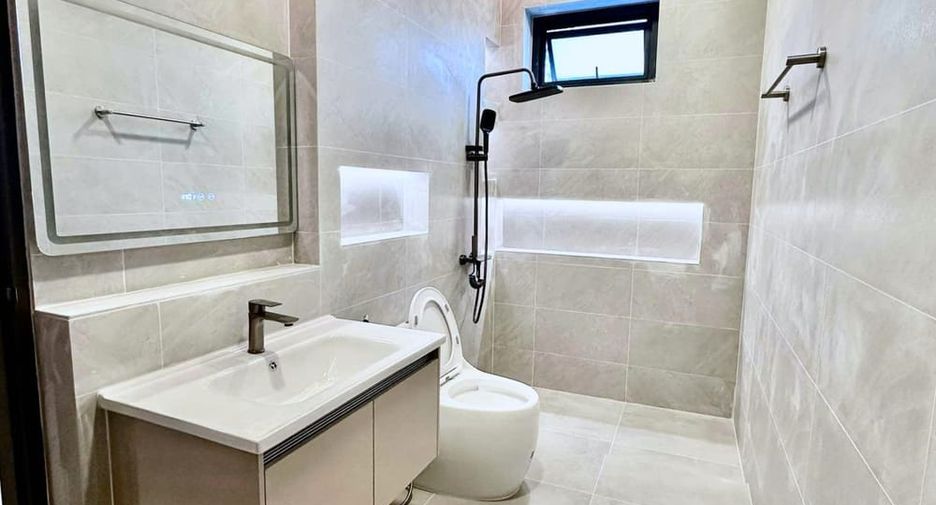 For sale 6 bedrooms villa in East Pattaya, Pattaya