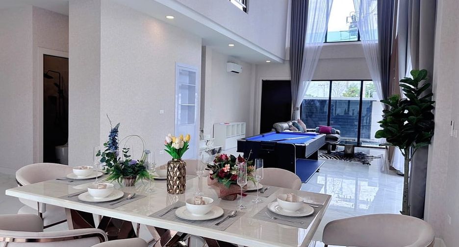For sale 6 bedrooms villa in East Pattaya, Pattaya