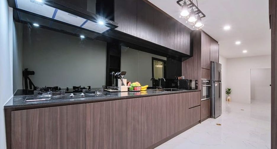 Продажа 3 спальни вилла в Восточная Паттайя, Паттайя