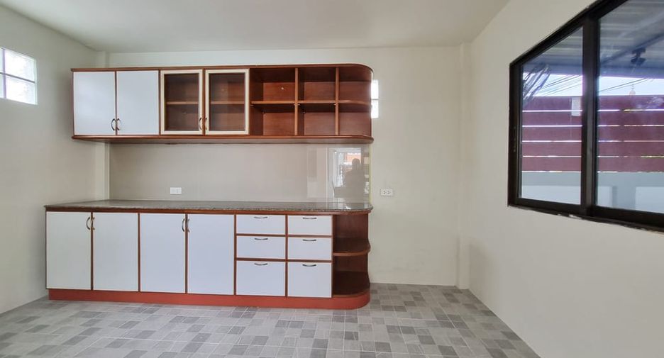 For sale 4 bedrooms villa in East Pattaya, Pattaya