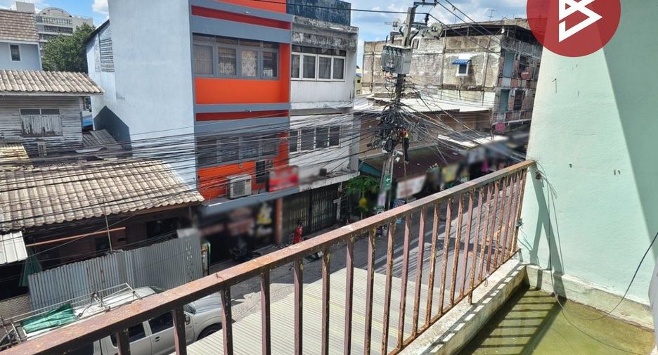 À vendre 6 chambres local commercial à Phra Khanong, Bangkok