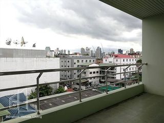 For rent 4 bedrooms condo in Watthana, Bangkok
