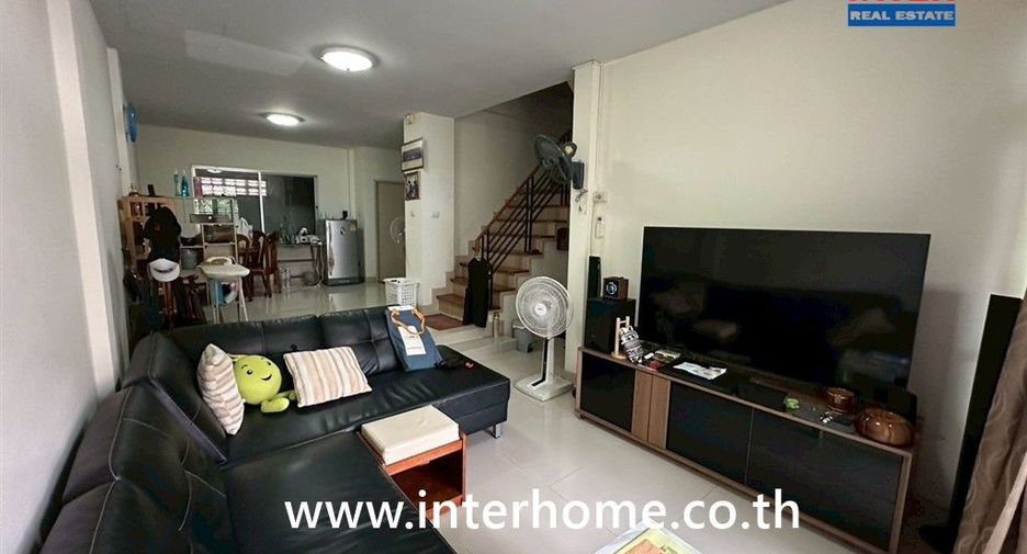 For sale 3 ベッドルーム townhouse in Khlong Sam Wa, Bangkok