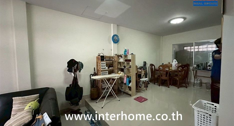 For sale 3 ベッドルーム townhouse in Khlong Sam Wa, Bangkok