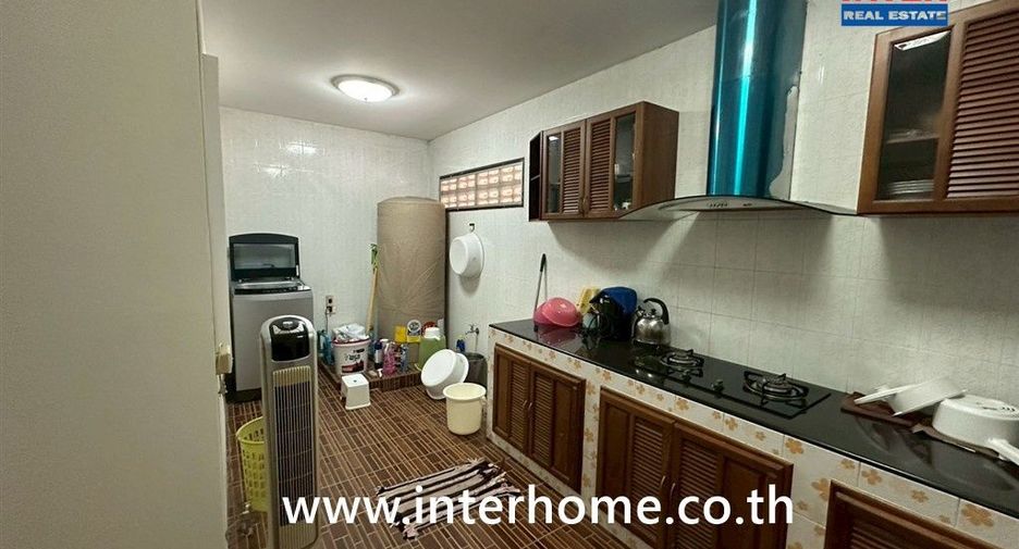 For sale 3 ベッドルーム townhouse in Khlong Sam Wa, Bangkok