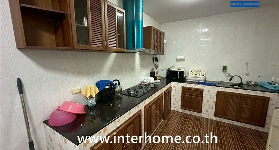 For sale 3 ベッドルーム townhouse in Khlong Sam Wa, Bangkok
