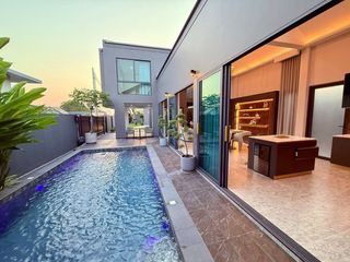 For rent そして for sale 4 ベッドルーム villa in Bang Lamung, Chonburi