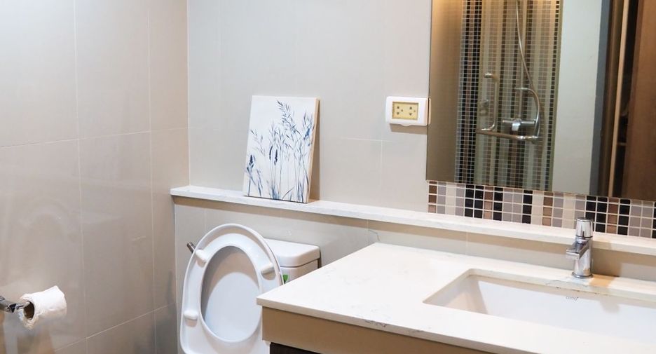 For rent 2 bedrooms condo in Watthana, Bangkok