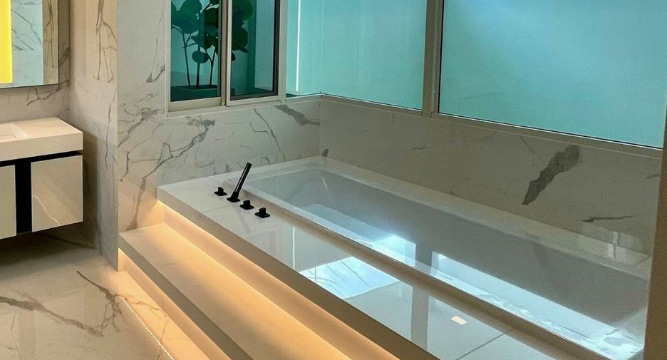 Haus zur Miete und zum Kauf mit 4 Zimmer in Bueng Kum, Bangkok