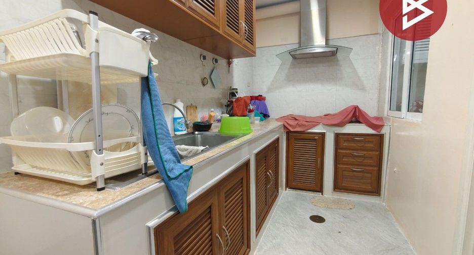 For sale 4 bedrooms townhouse in Sam Phran, Nakhon Pathom
